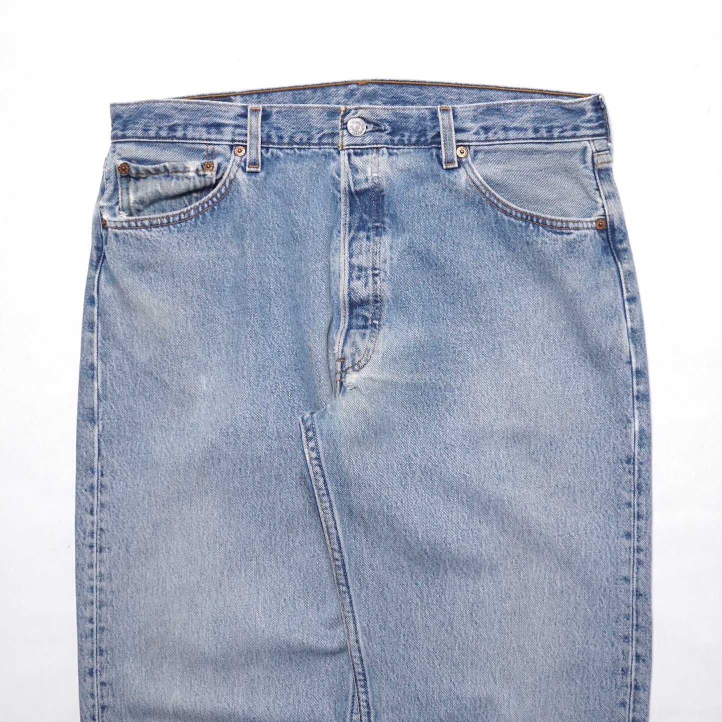 2000s Levi 501 "Light Wash" Size: 35W/32L