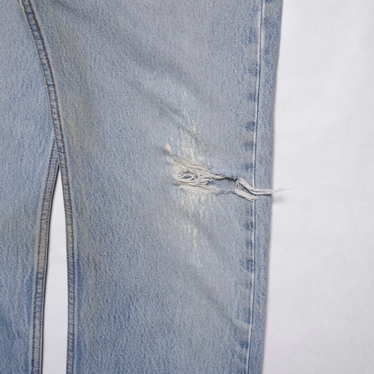 2000s Levi 501 "Light Wash" Size: 30W/31L