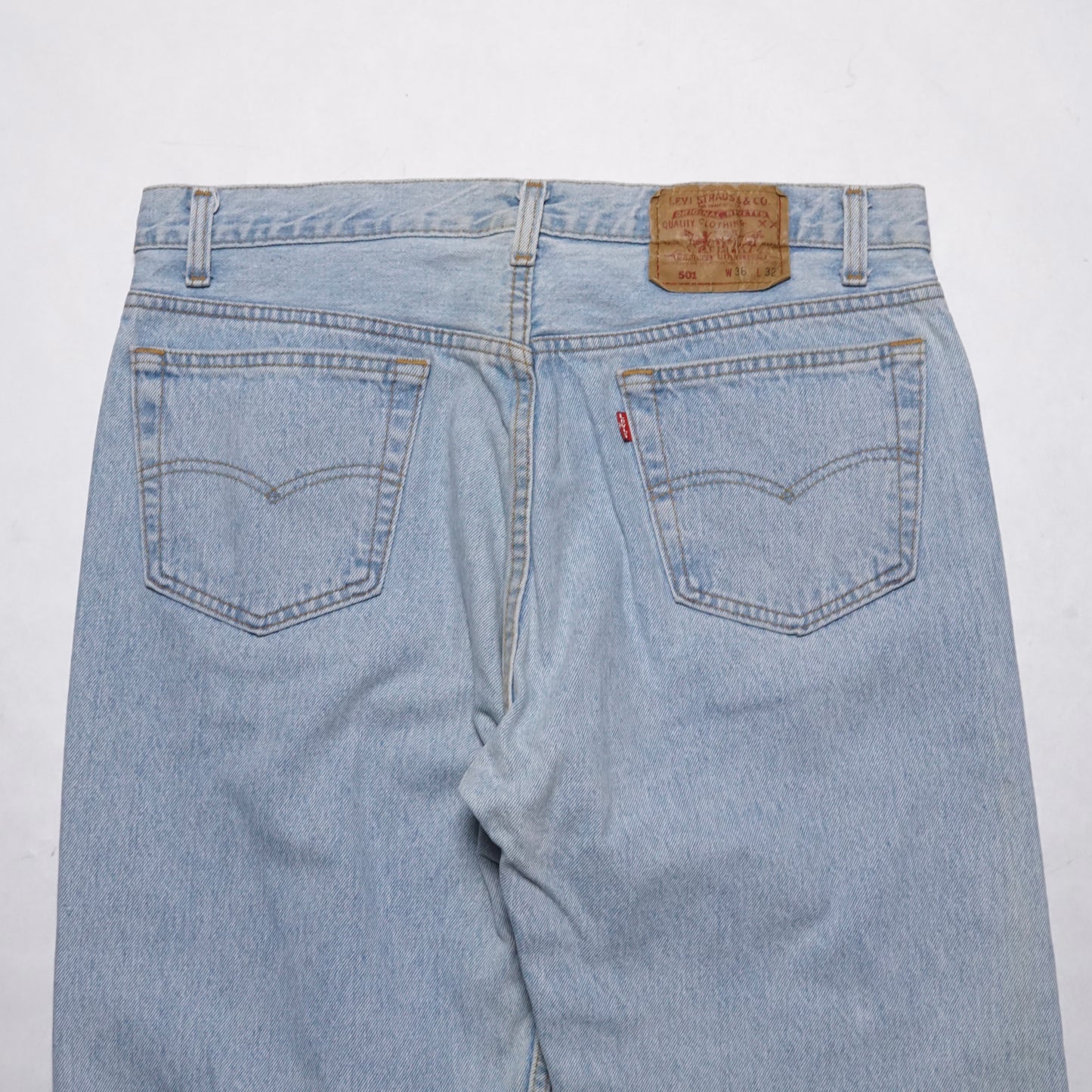1990s Levi 501 "Light Wash" Size: 34W/32L
