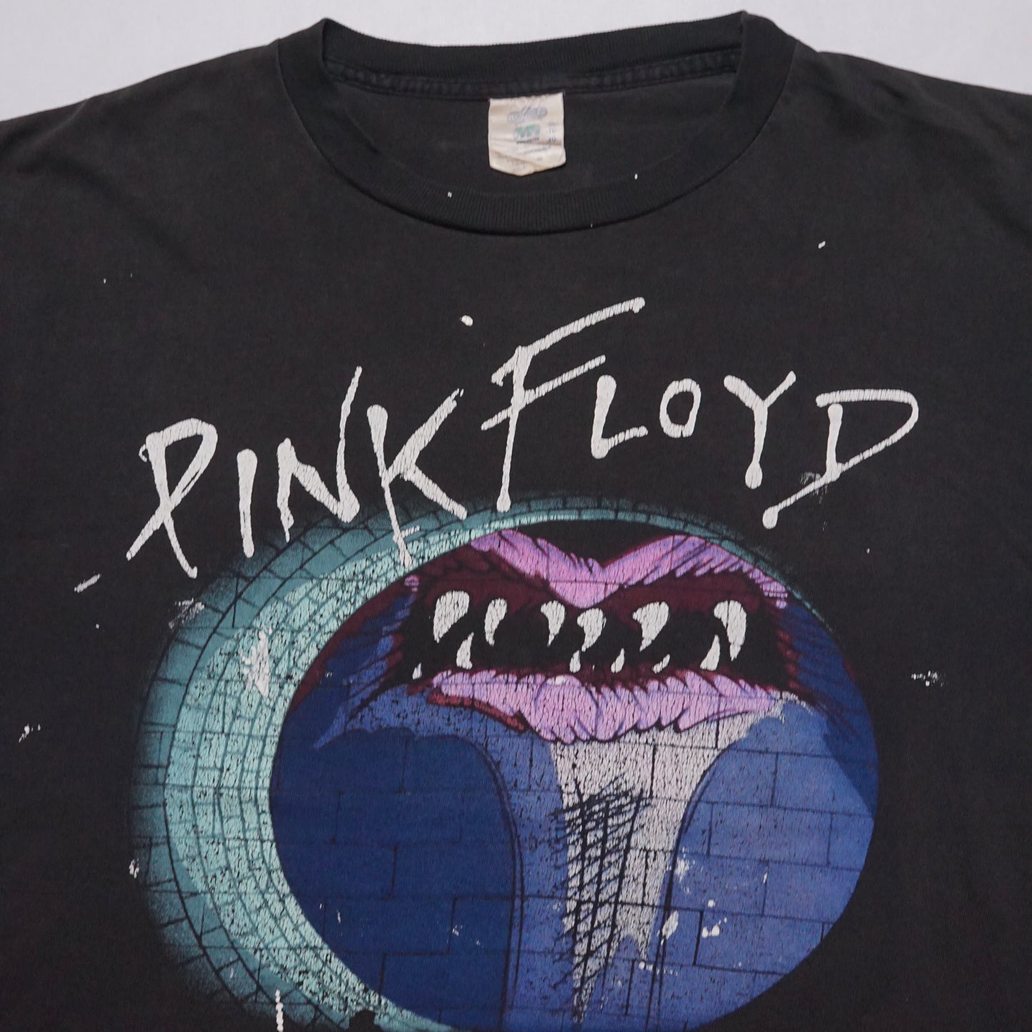 1990s Pink Floyd “The Wall” Size: XL