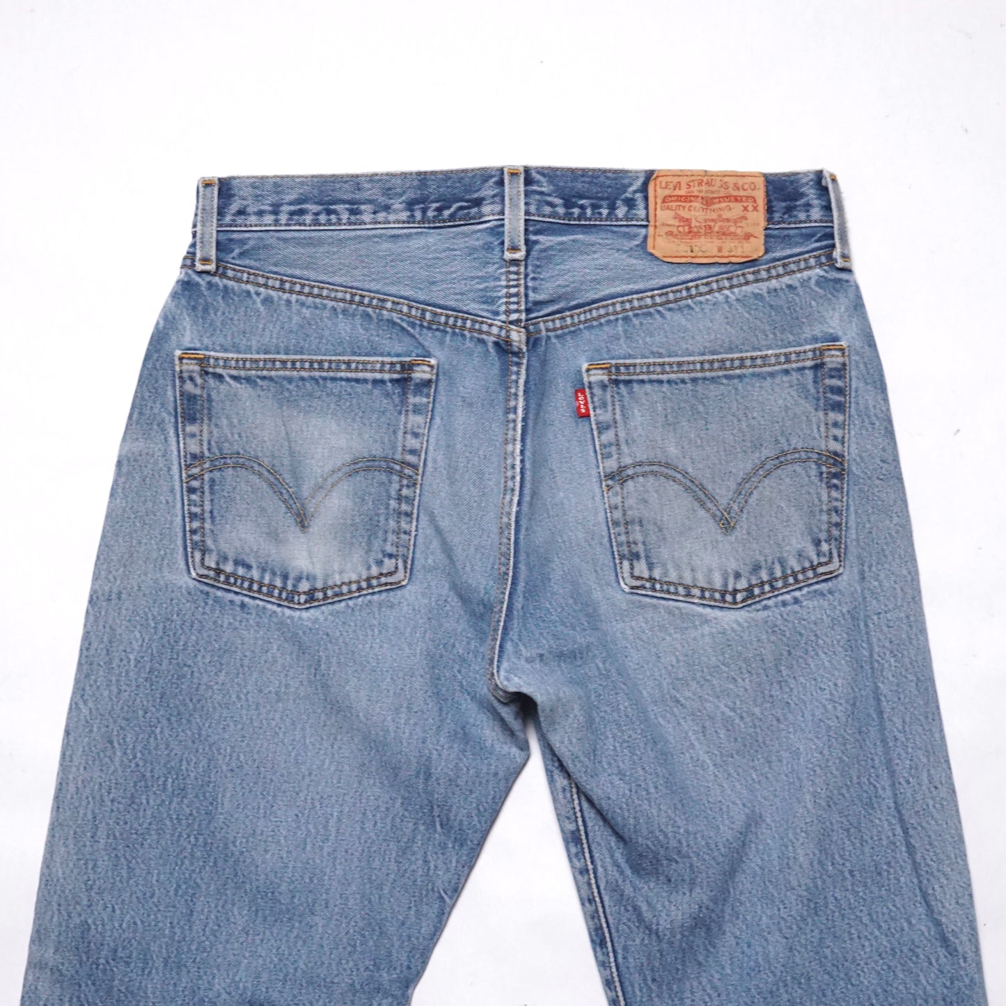 2000s Levi 501 “Distressed” Size: 33W/31L
