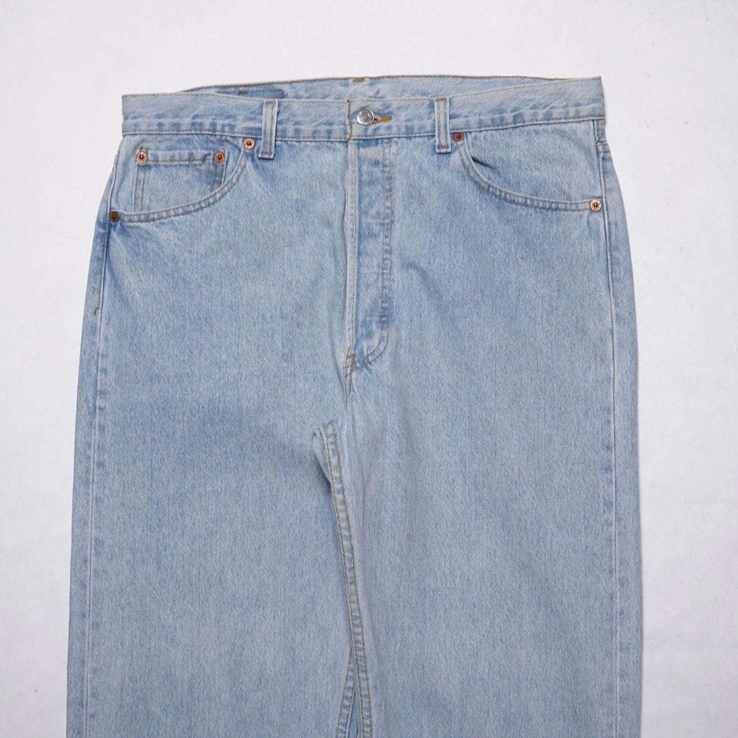 1990s Levi 501 "Light Wash" Size: 34W/32L