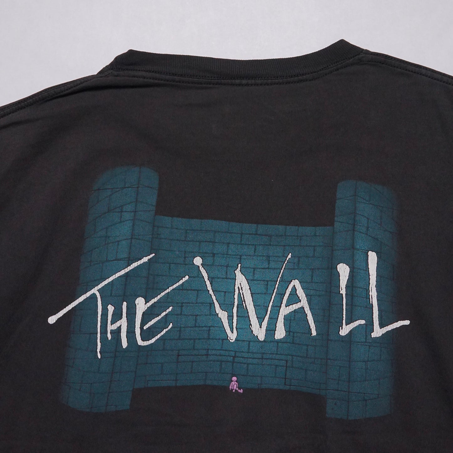 1990s Pink Floyd “The Wall” Size: XL