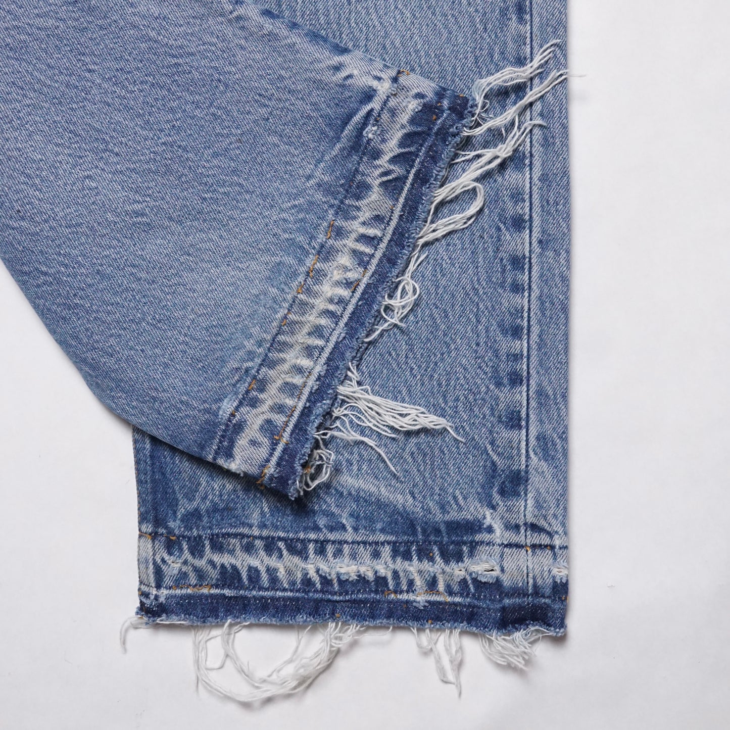 1990s Levi 501 "Distressed" Size: 34W/31L
