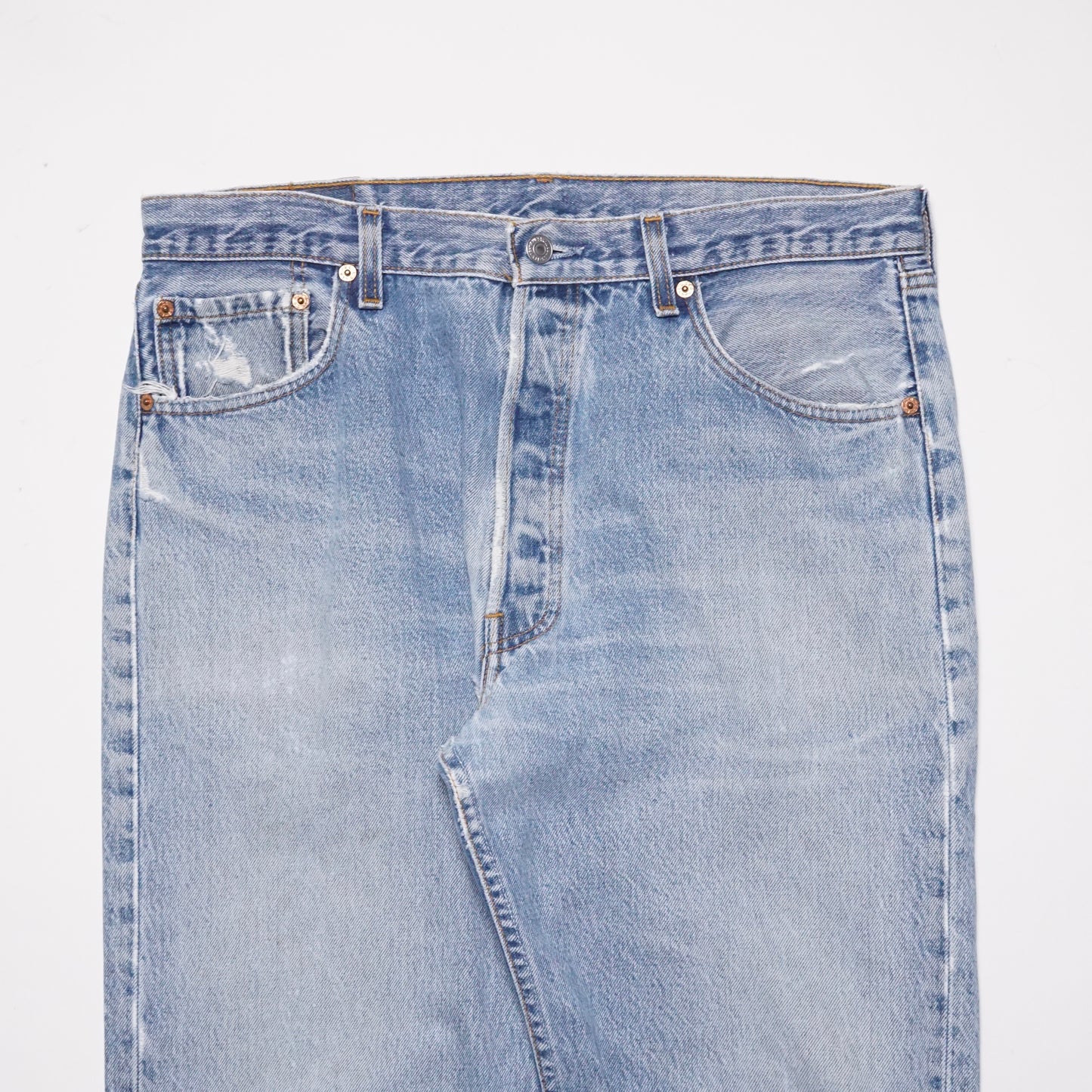 1990s Levi 501 "Light Wash" Size: 35W/33L