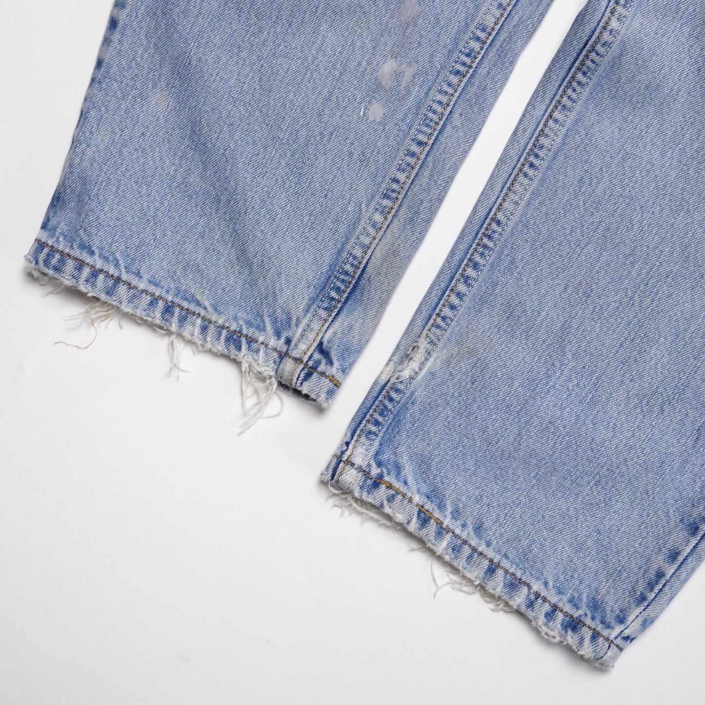 2000s Levi 560 "Light Wash" Size: 29W/30L