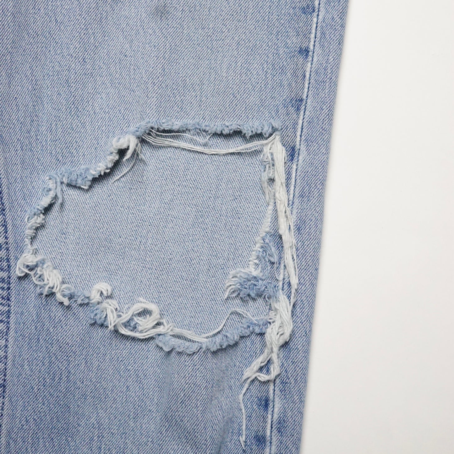 1990s Levi 501 "Distressed" Size: 27W/31L