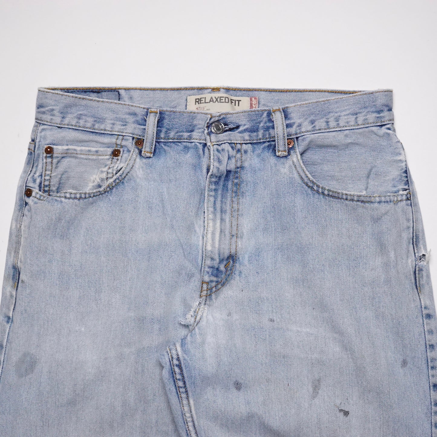 2000s Levi 550 "Distressed" Size: 33W/32L