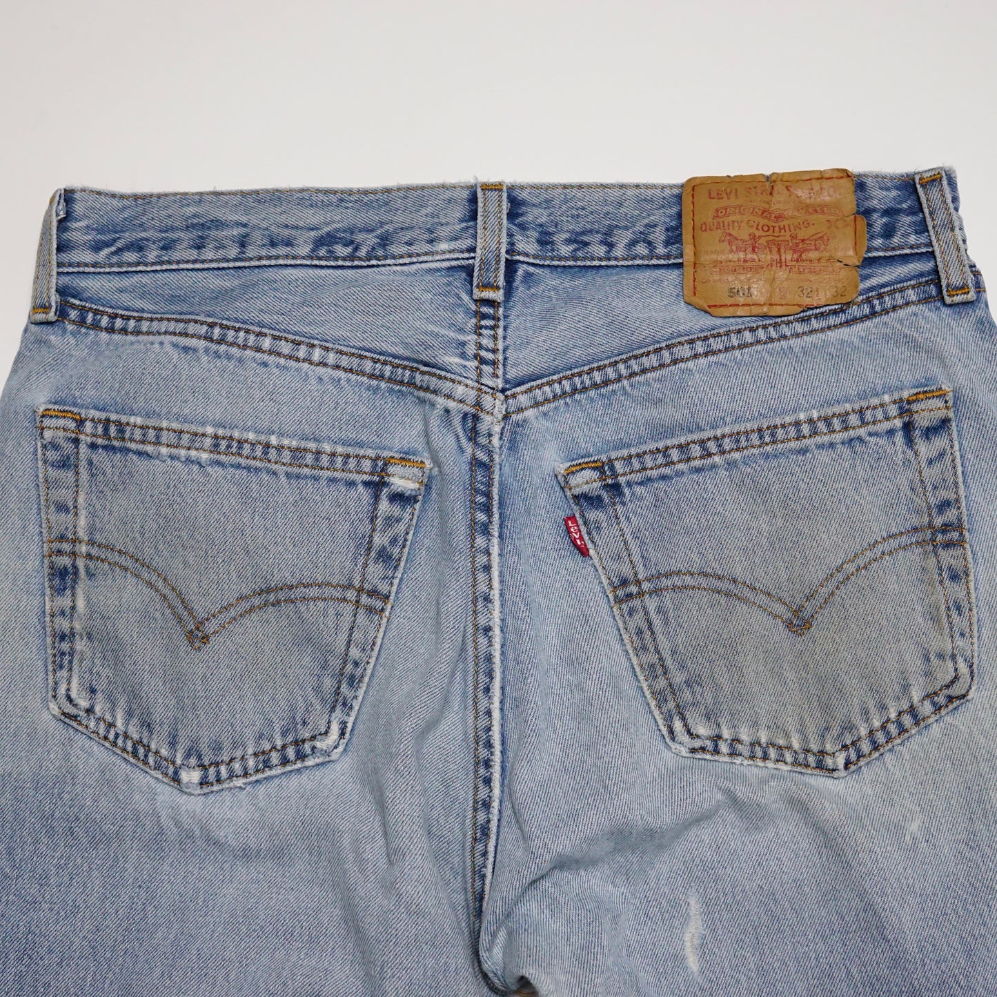 1990s Levi 501 "Light Wash" Size: 31W/32L