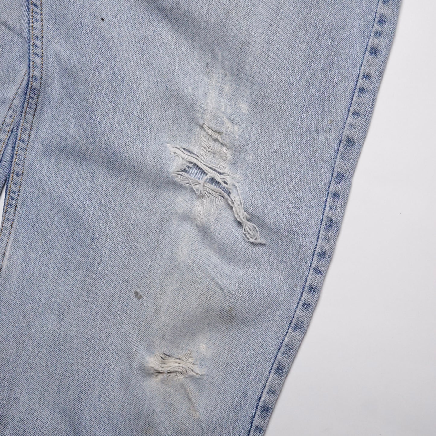 2000s Levi 550 "Distressed" Size: 33W/32L