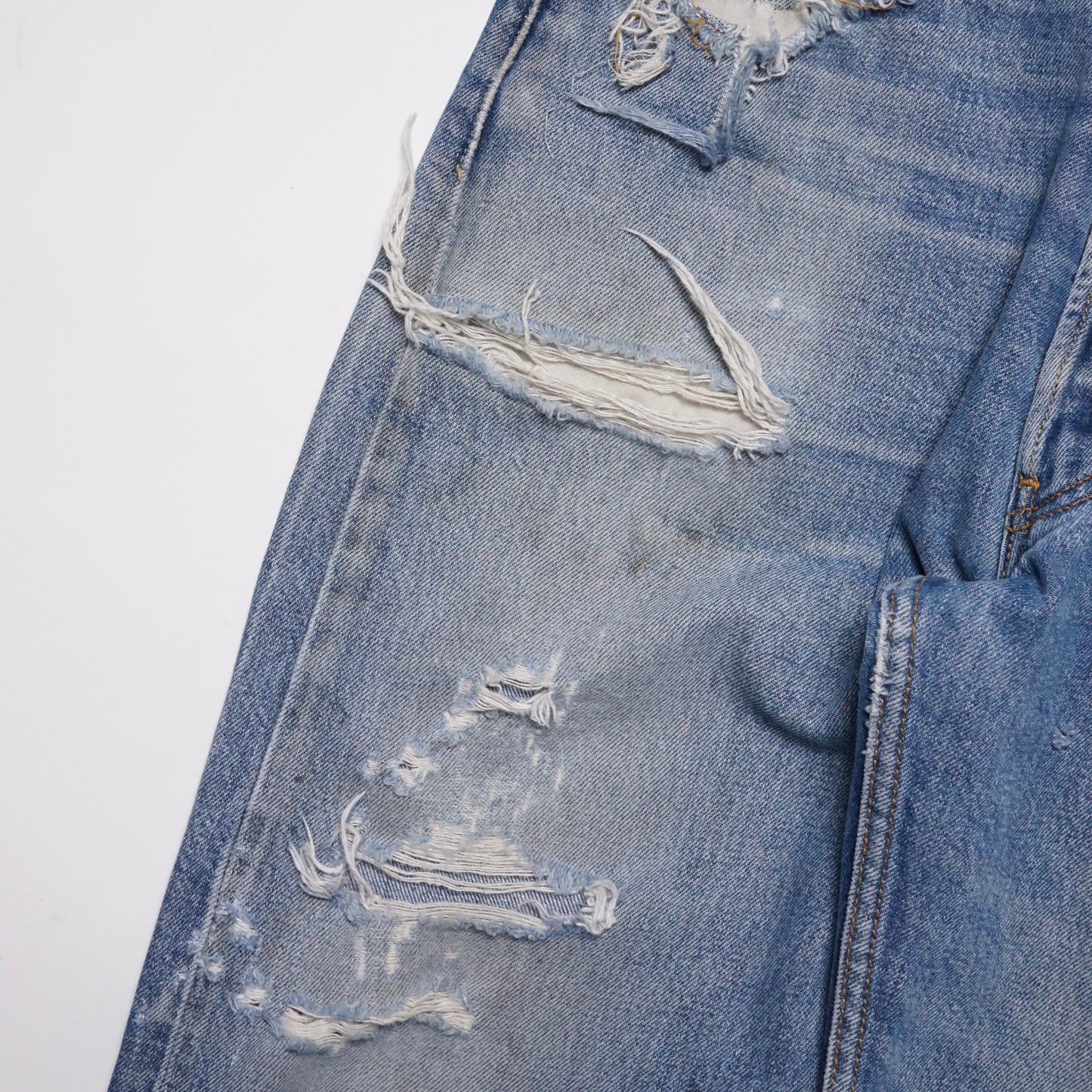 2000s Levi 501 "Thrashed" Size: 32W/33L
