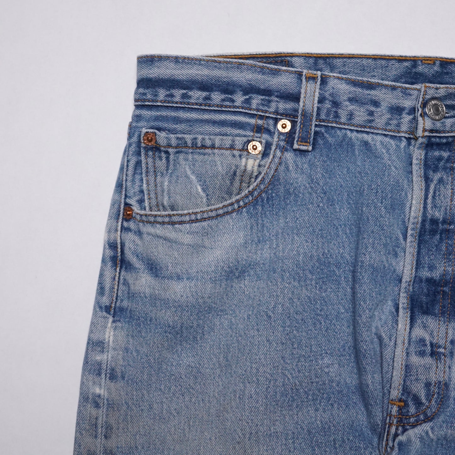 1990s Levi 501 "Light Wash" Size: 34W/31L