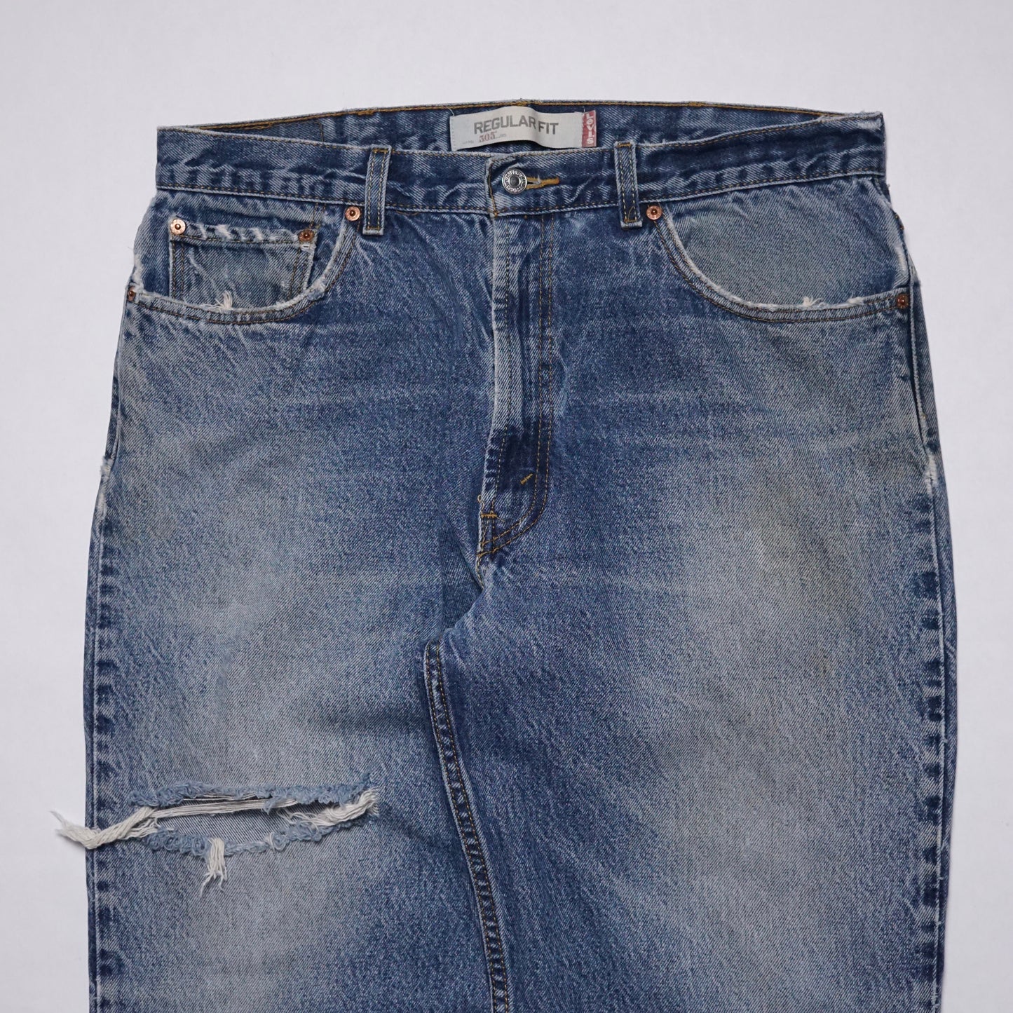 2000s Levi 505 "Distressed" Size: 36W/32L