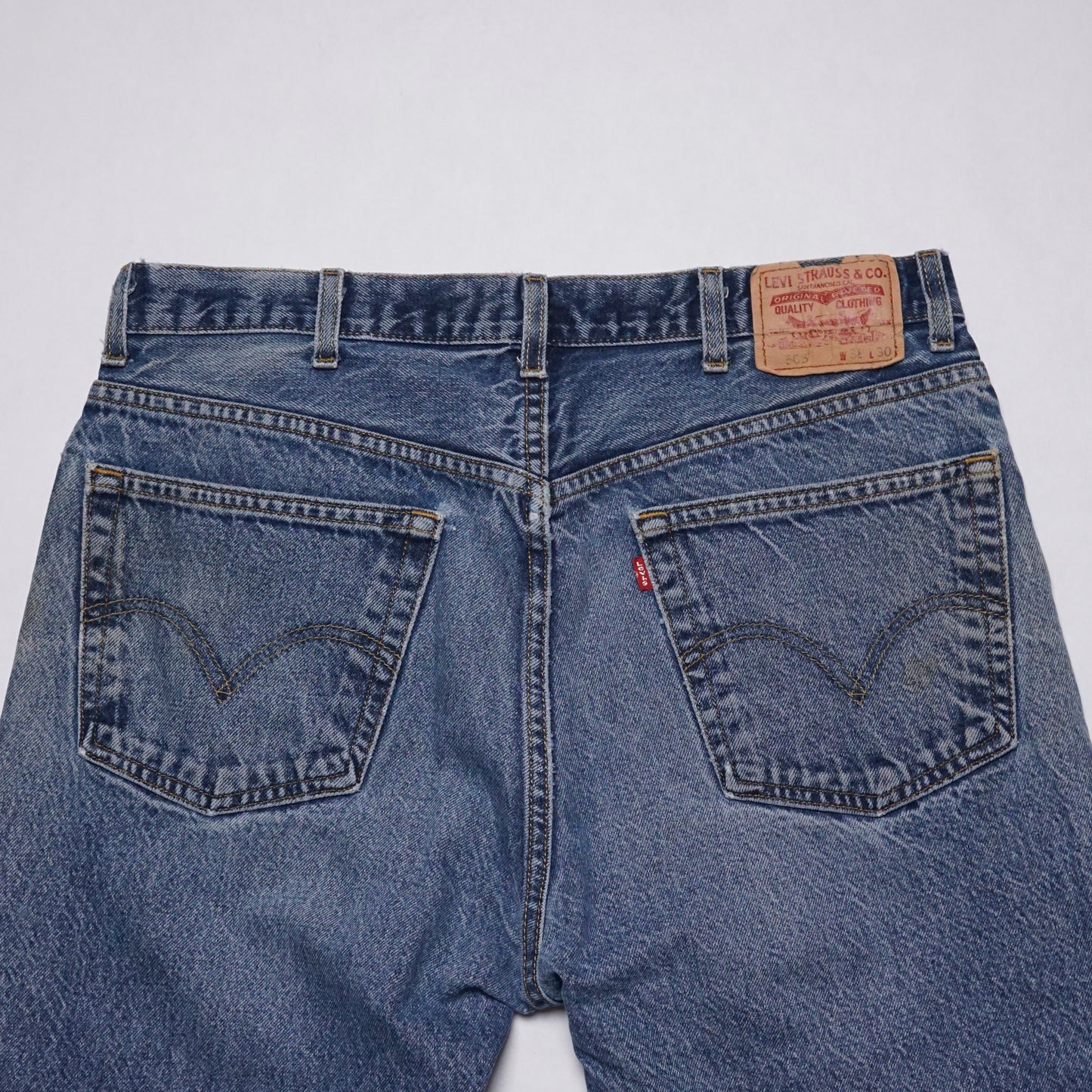 2000s Levi 505 "Distressed" Size: 36W/32L