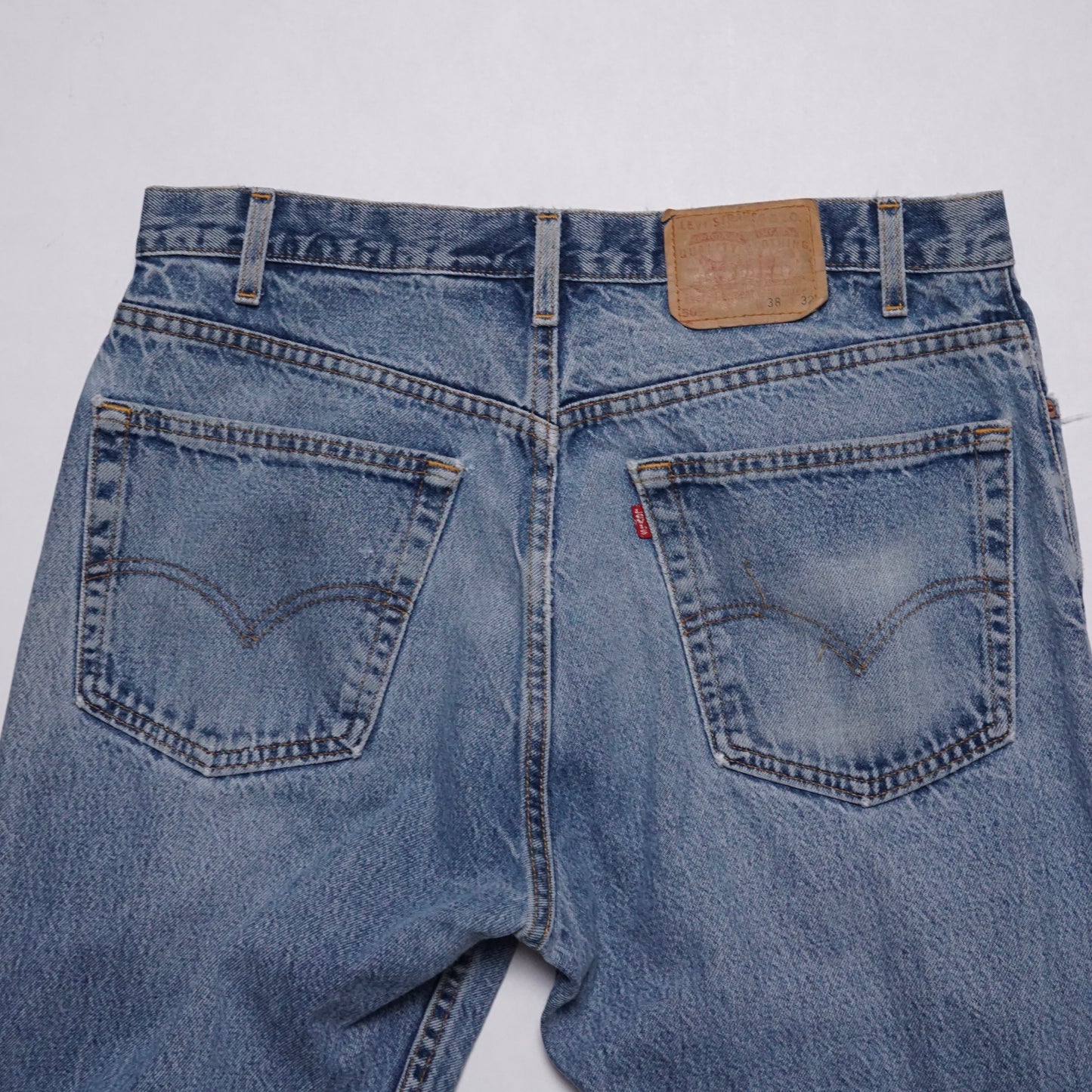 1990s Levi 505 “Light Wash” Size: 36W/32L