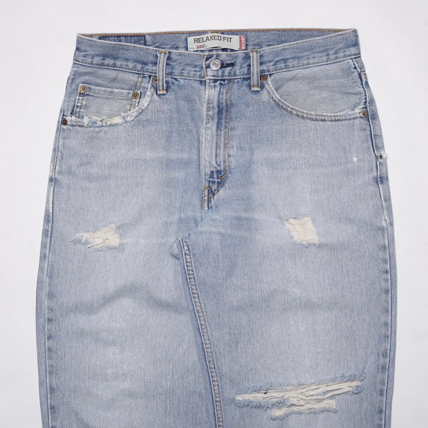 2000s Levi 550 "Distressed" Size: 32W/33L