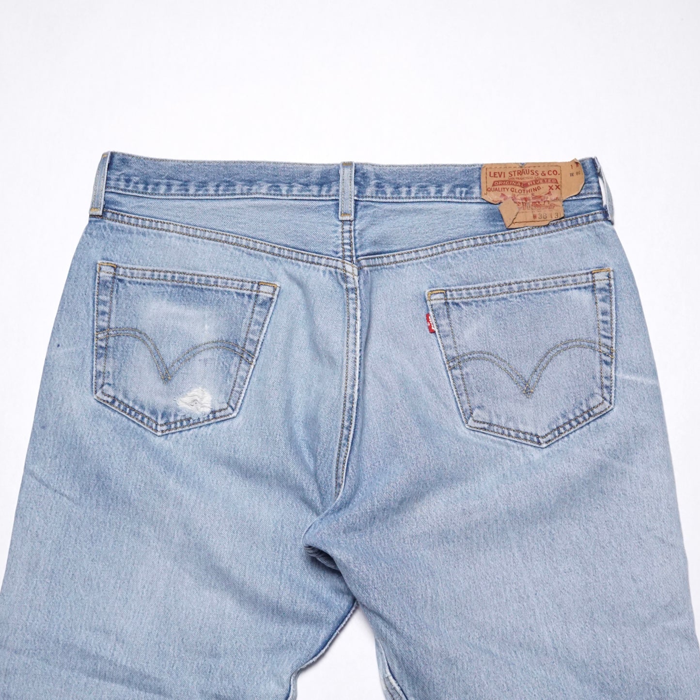 2000s Levi 501 "Distressed" Size: 36W/28L