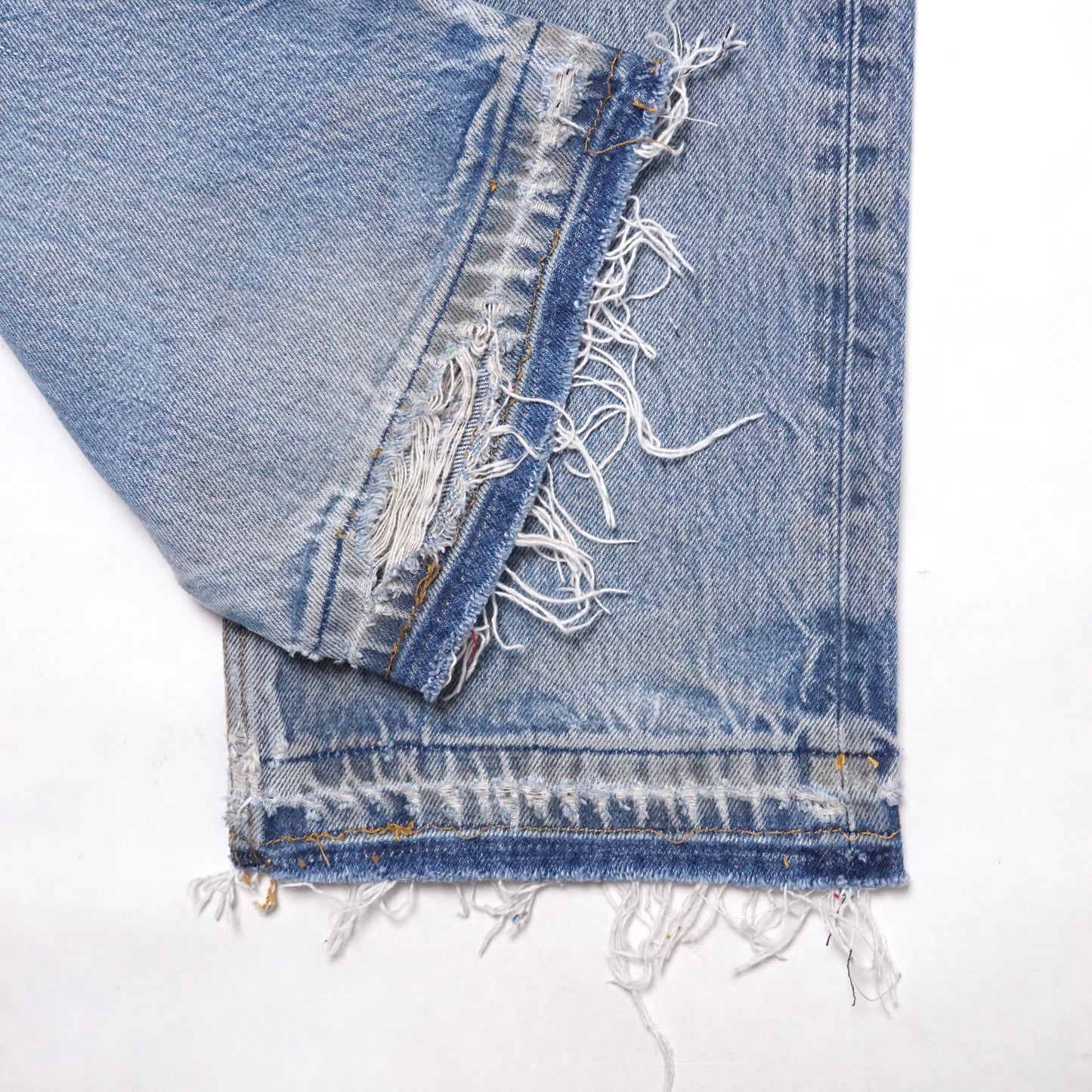 1990s Levi 501 "Thrashed" Size: 31W/32L