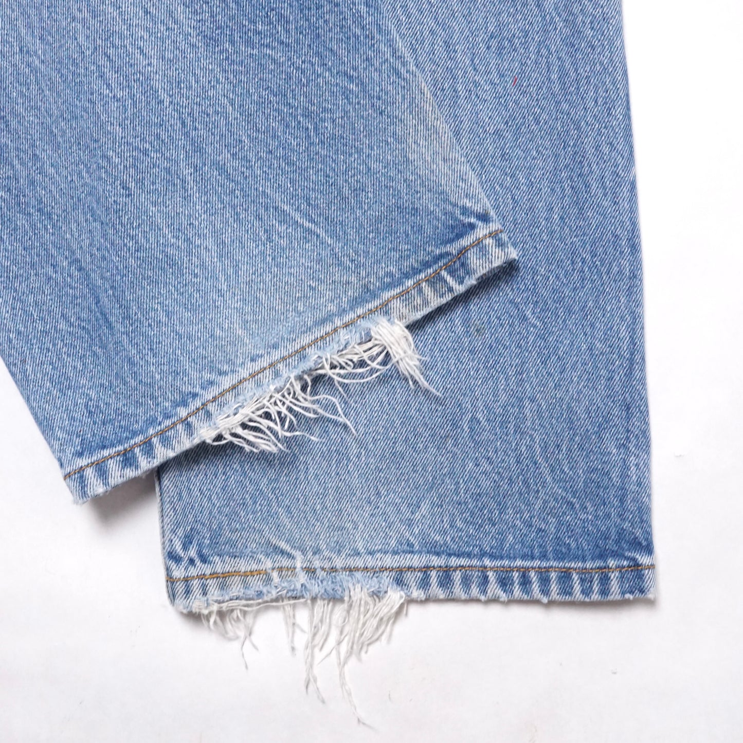 2000s Levi 501 "Distressed" Size: 34W/31L