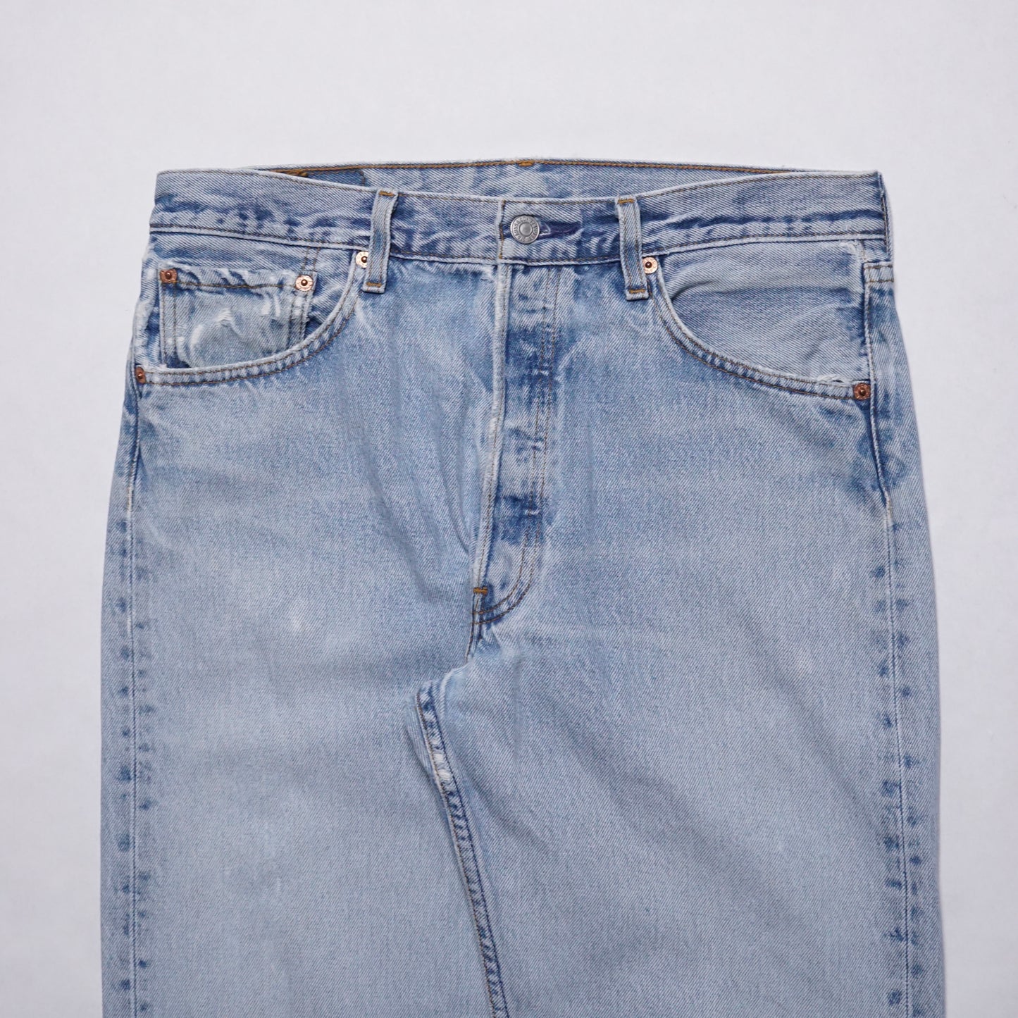 1990s Levi 501 “Light Wash” Size: 31W/30L