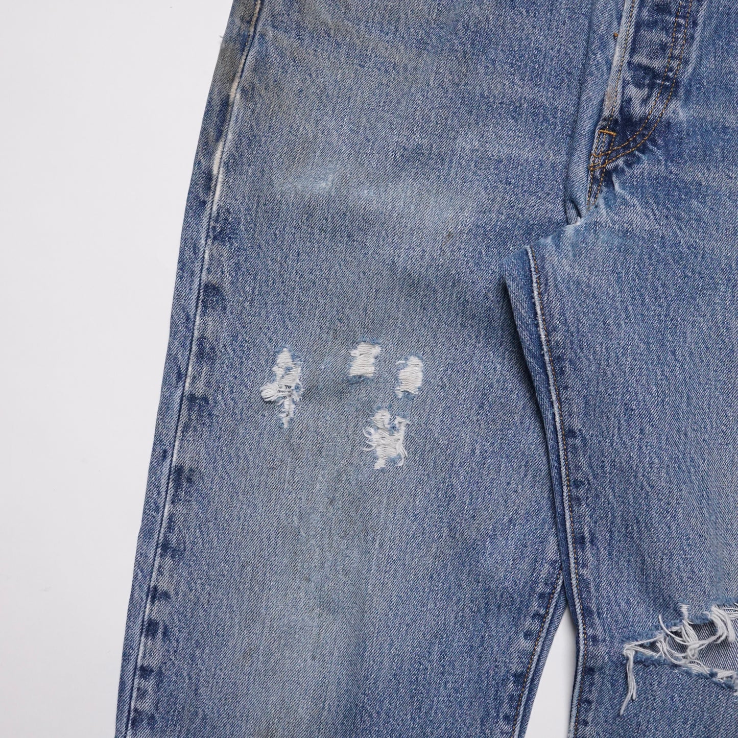 2000s Levi 501 "Distressed" Size: 31W/30L