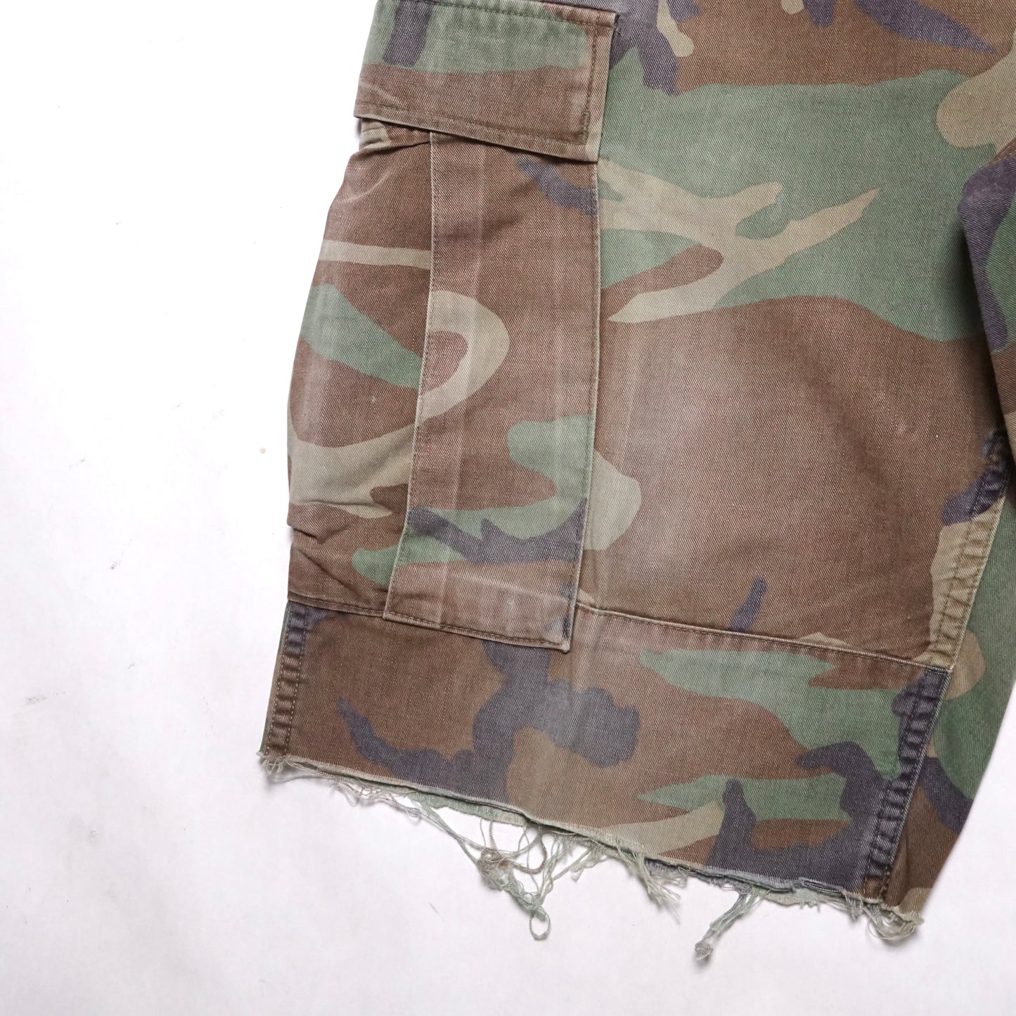 2000s Military Cargo Short "Camo" Size: M