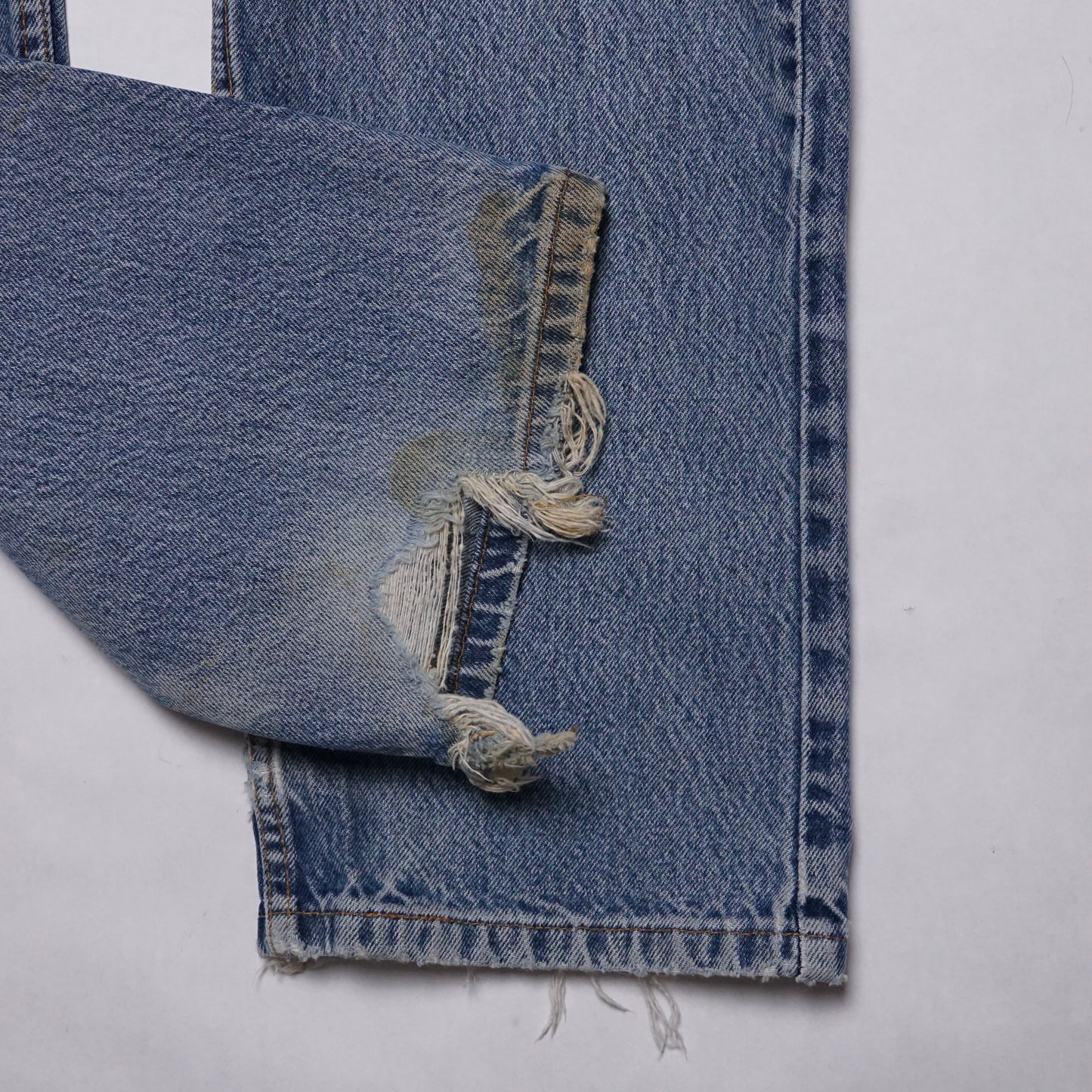 1990s Levi 505 “Light Wash” Size: 36W/32L