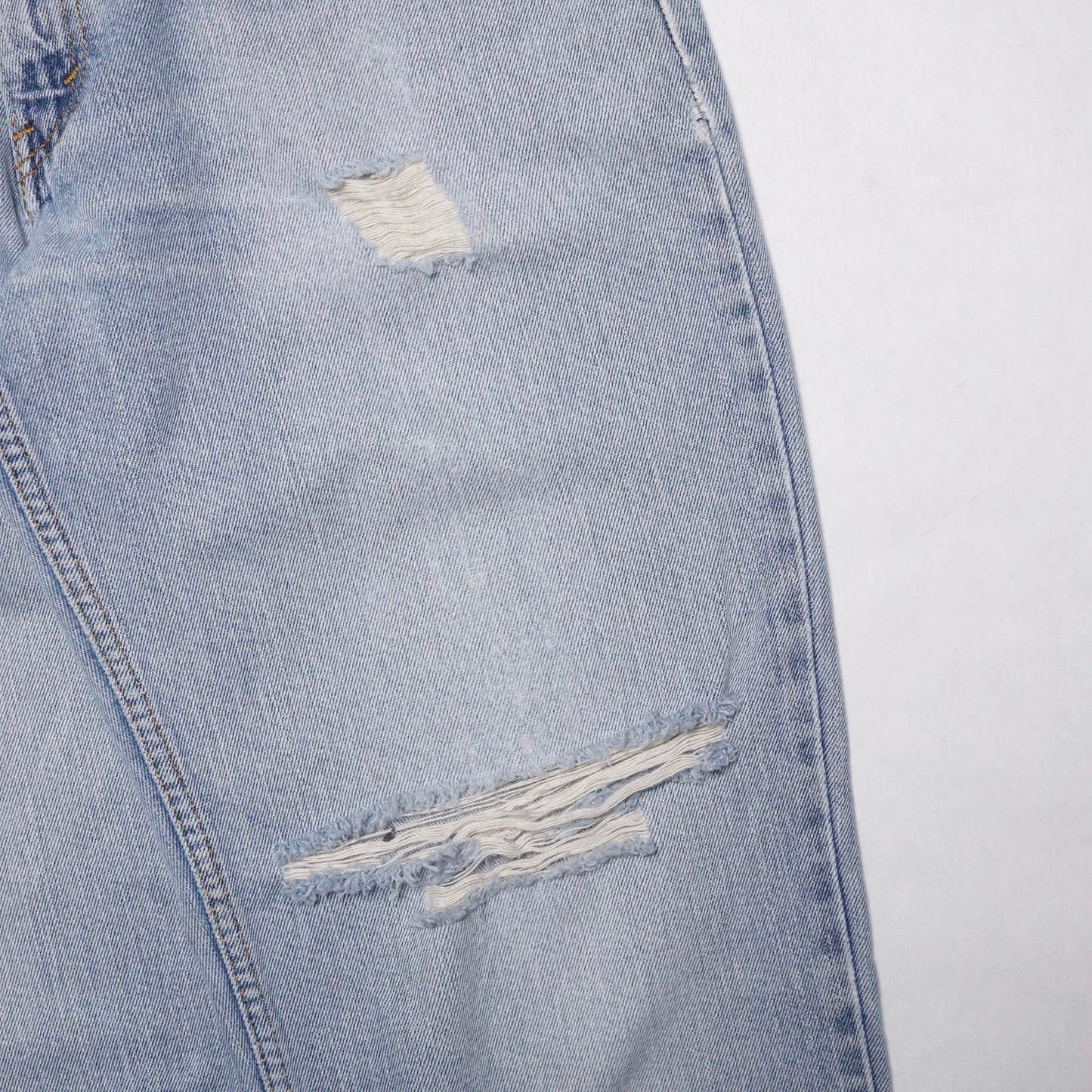 2000s Levi 550 "Distressed" Size: 32W/33L