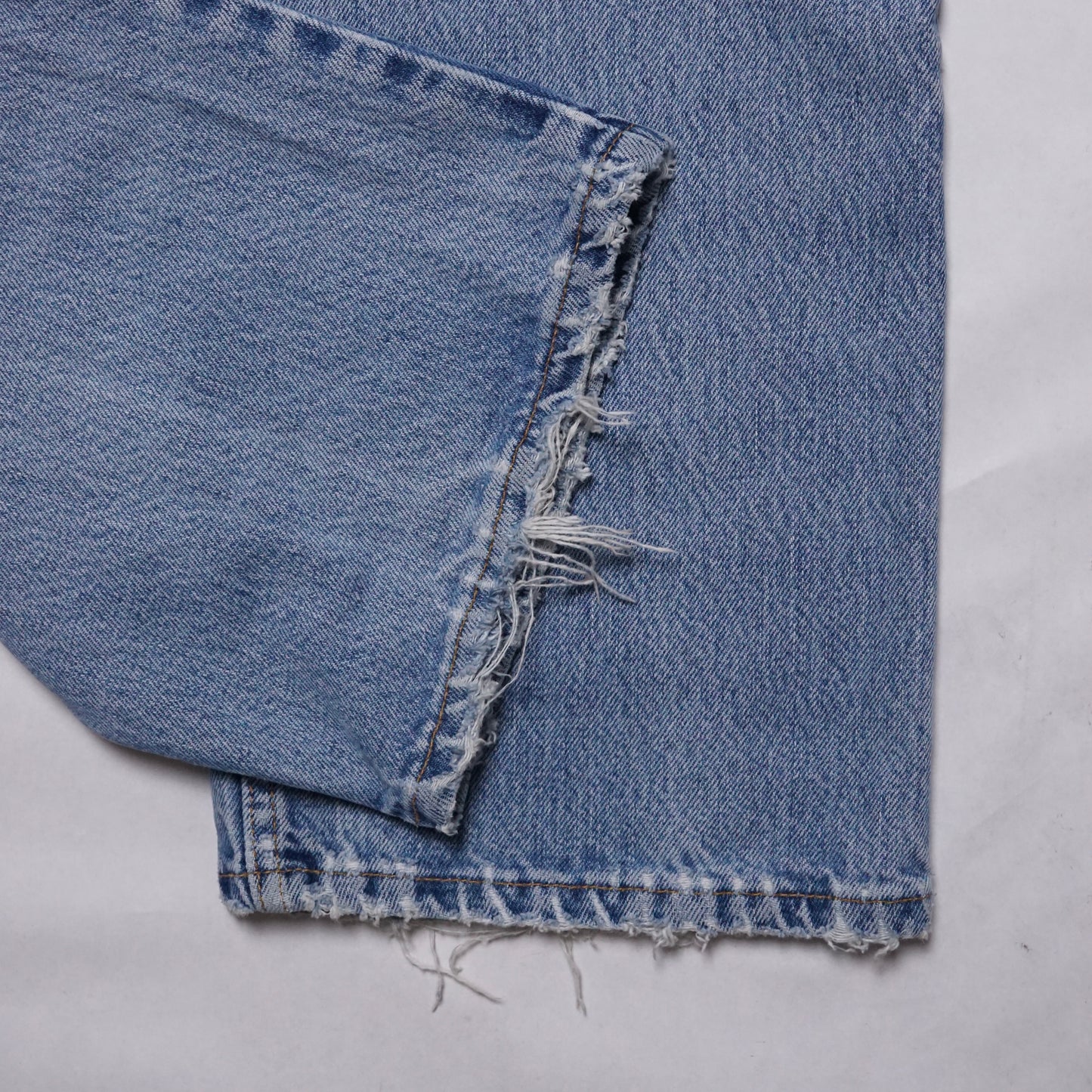 1990s Levi 559 Dry Goods "Light Wash" Size: 38W/34L
