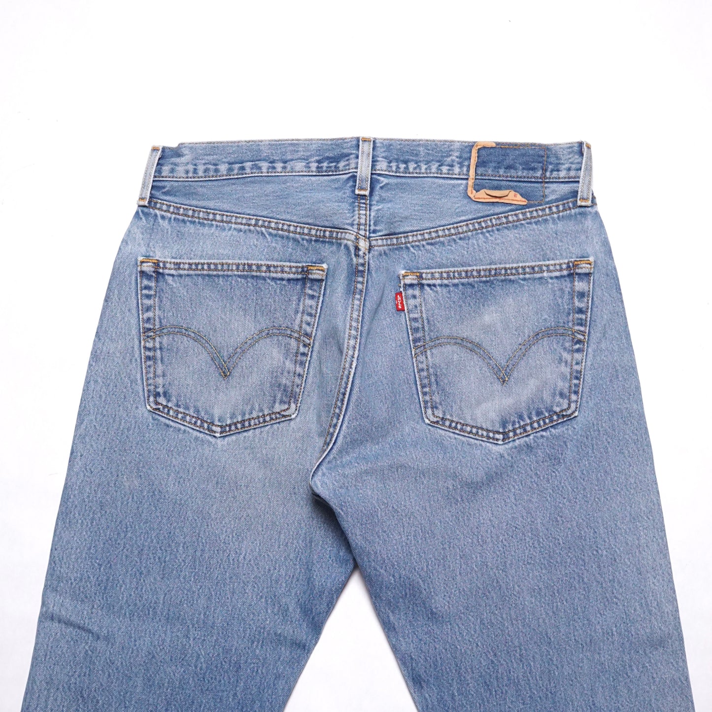 2000s Levi 501 "Light Wash" Size: 33W/28L