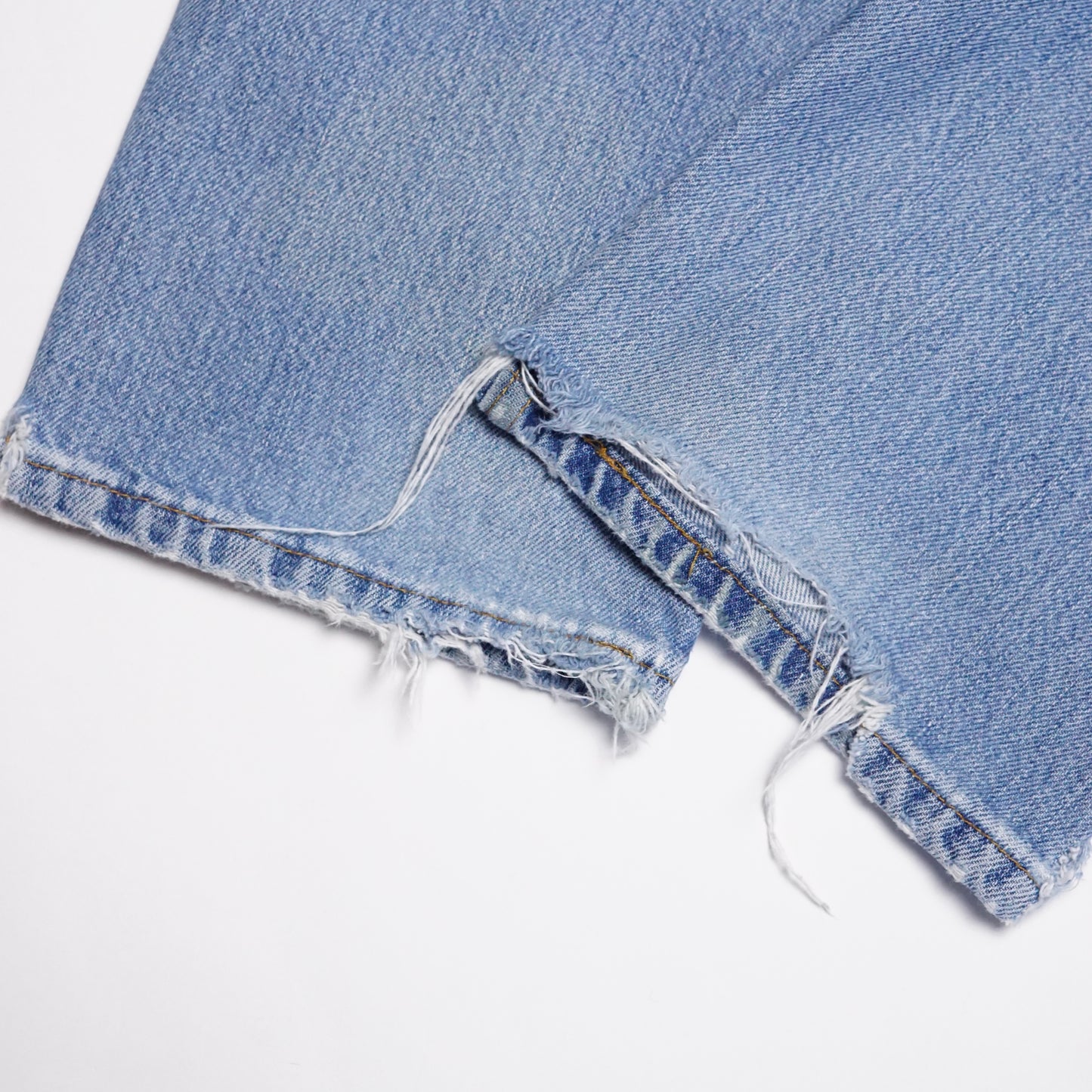1990s Levi 505 "Distressed" Size: 32W/30L
